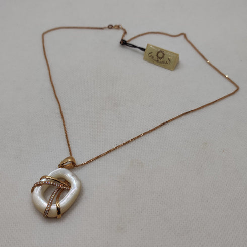 Ciondolo in madreperla bianca e diamanti con collana oro 18k | Gioiellitosti.it