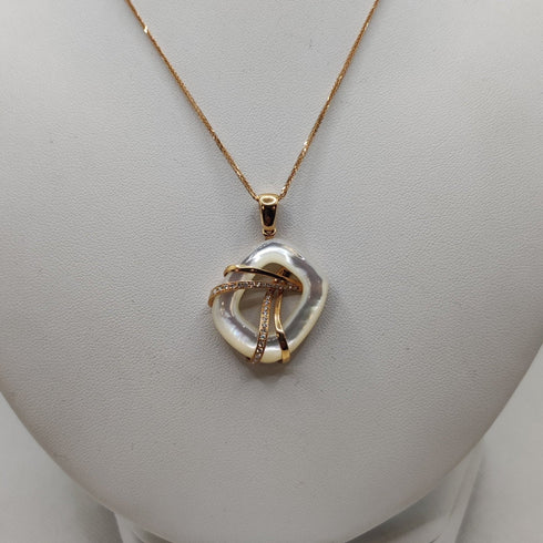 Ciondolo in madreperla bianca e diamanti con collana oro 18k | Gioiellitosti.it