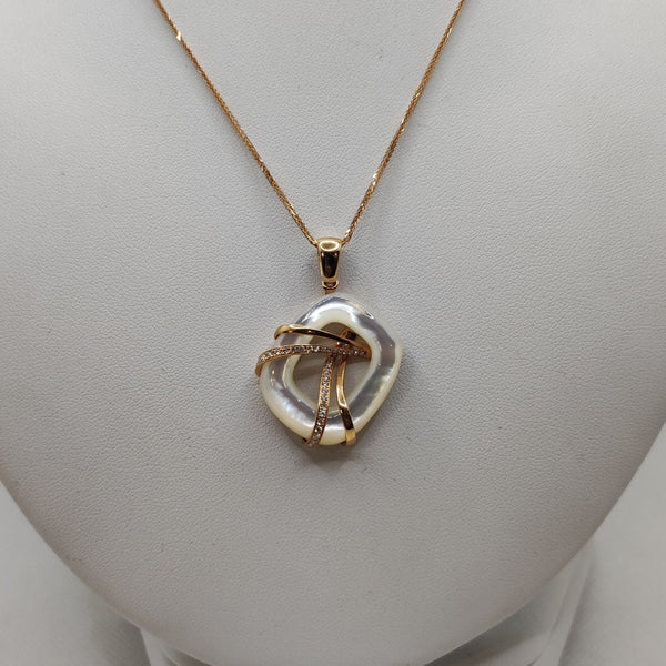 Ciondolo in madreperla bianca e diamanti con collana oro 18k | Gioiellitosti.it