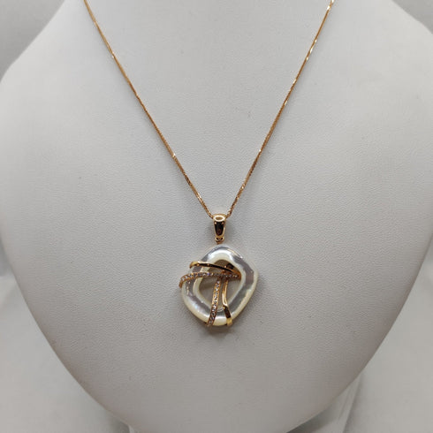 Ciondolo in madreperla bianca e diamanti con collana oro 18k | Gioiellitosti.it