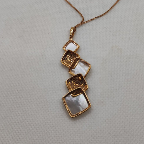 Ciondolo oro madreperla e diamanti con collana | Gioiellitosti.it