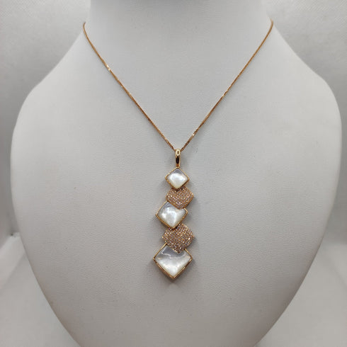 Ciondolo oro madreperla e diamanti con collana | Gioiellitosti.it