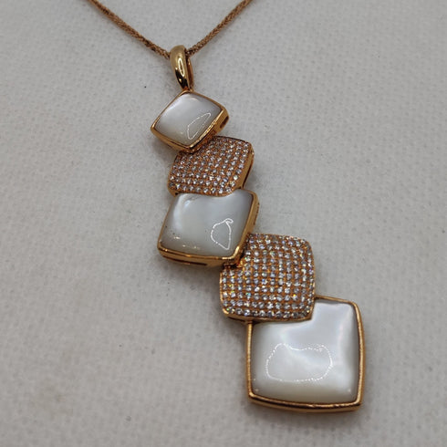 Ciondolo oro madreperla e diamanti con collana | Gioiellitosti.it