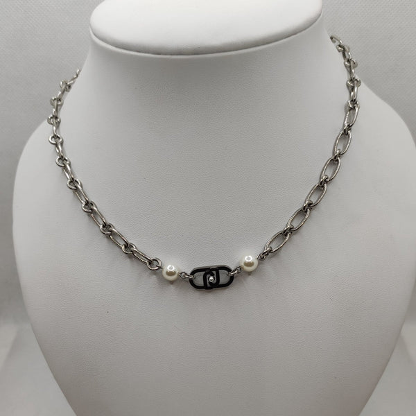 Collana Liu Jo LJ1731 maglia acciaio perle e logo | Gioiellitosti.it