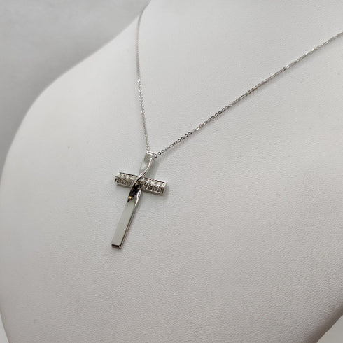 Croce di diamanti e collana in oro 18k | Gioiellitosti.it