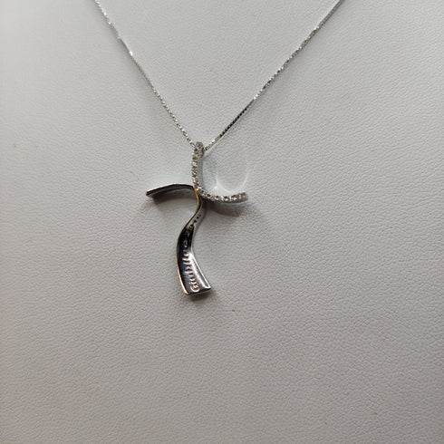 Croce in diamanti stilizzata e collana oro 18k | Gioiellitosti.it