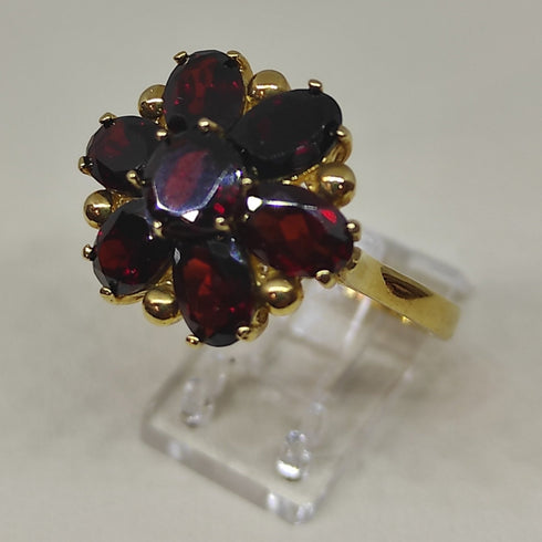 Anello oro 18 kt donna con pietre granato rosso forma Fiore | Gioiellitosti.it