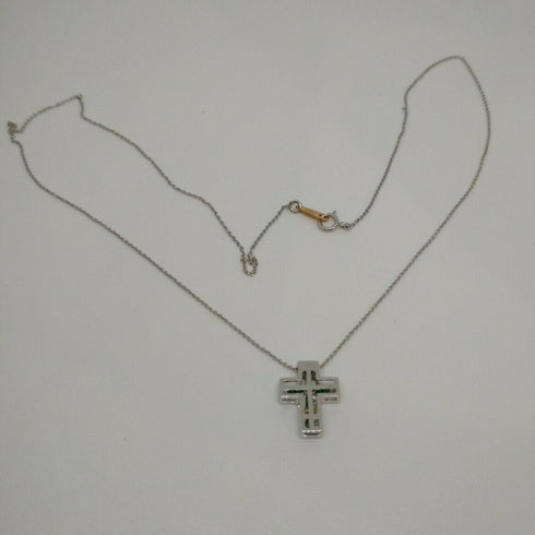 Collana Croce Oro bianco 18k Diamanti 0,07 Smeraldi 0,18 | Gioiellitosti.it