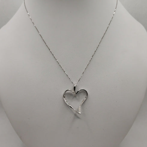 Collana ciondolo cuore oro bianco 18k diamanti 0,13 F | Gioiellitosti.it