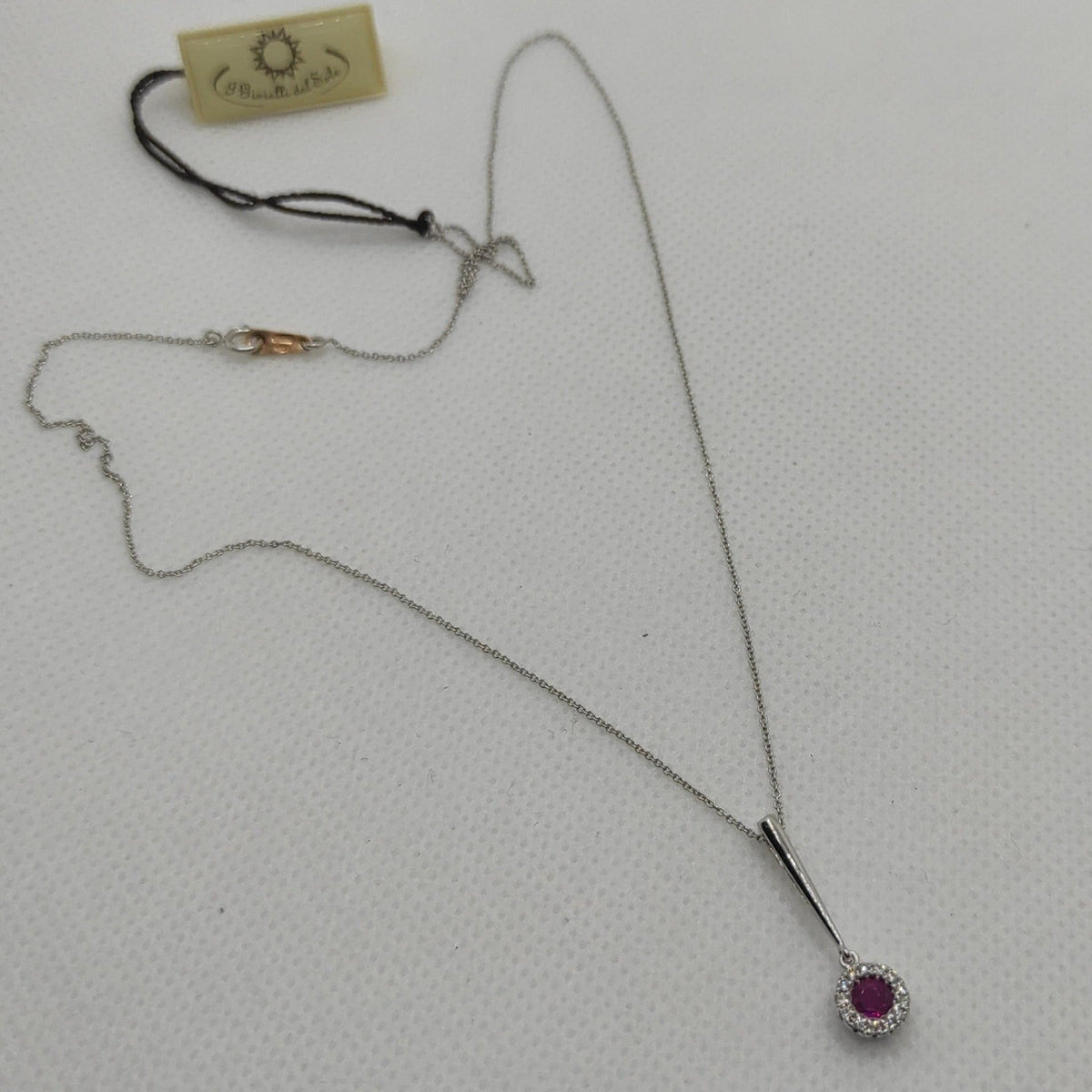 Orecchini in oro bianco 18k con Rubini e diamanti | GV Orecchini in oro bianco 18k con Rubini e diamanti | GV