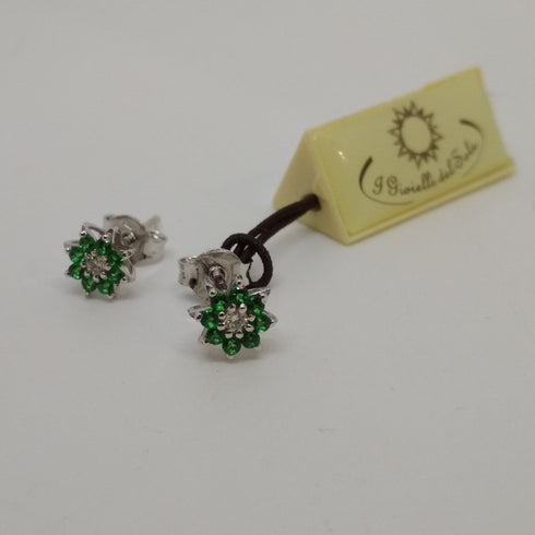 Orecchini oro bianco 18k diamanti 0,20 smeraldi 0,10 | Gioiellitosti.it