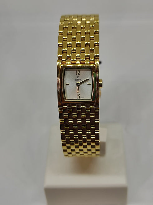 Orologio donna Bulova Classico quadrato bracciale placcato oro | Gioiellitosti.it