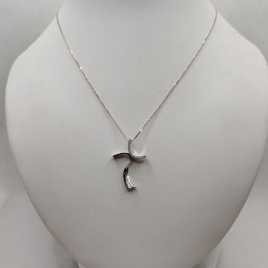 Croce in diamanti stilizzata e collana oro 18k | Gioiellitosti.it — Product detail view